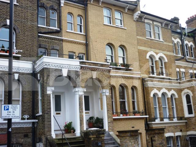 			CAMDEN SQUARE!!, 2 Bedroom, 1 bath, 1 reception Flat			 South Villas, CAMDEN SQUARE